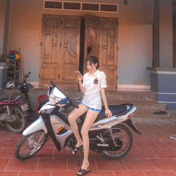 Hình Ảnh Gái Ngồi Xe Độ - Sự Kết Hợp Giữa Sắc Đẹp Và Hiện Đại 42