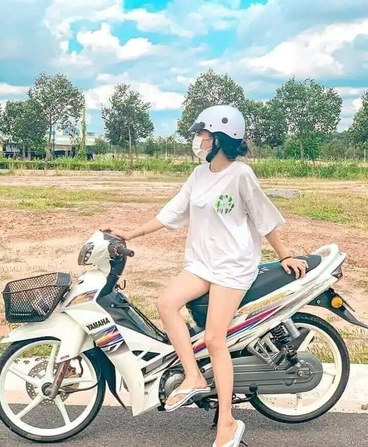 Hình Ảnh Gái Ngồi Xe Độ - Sự Kết Hợp Giữa Sắc Đẹp Và Hiện Đại 52