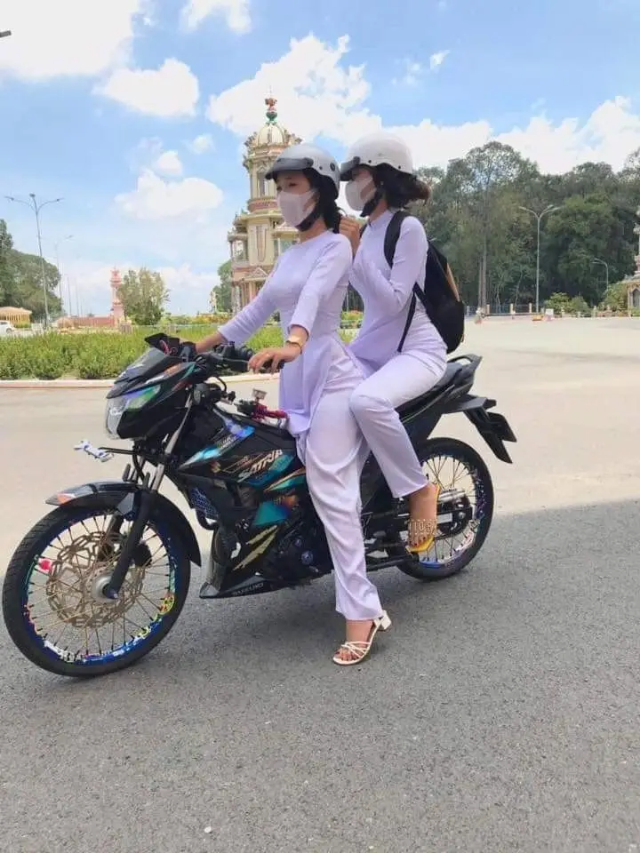 Hình Ảnh Gái Ngồi Xe Độ - Sự Kết Hợp Giữa Sắc Đẹp Và Hiện Đại 53