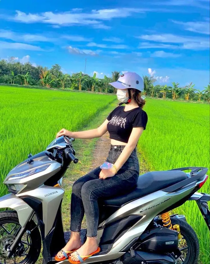 Hình Ảnh Gái Ngồi Xe Độ - Sự Kết Hợp Giữa Sắc Đẹp Và Hiện Đại 62