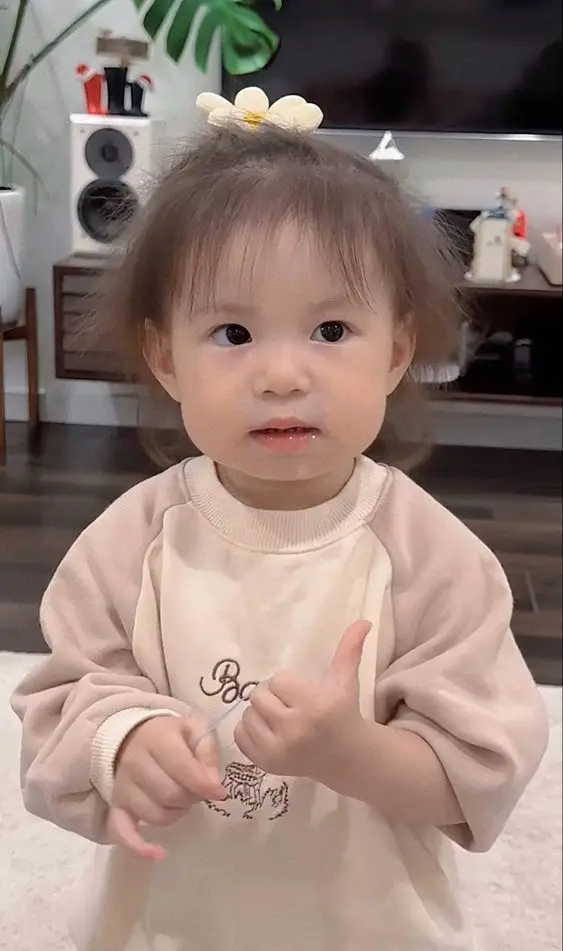 Hình Bé Gái Đáng Yêu - Kho Khoảnh Khắc Ngọt Ngào 20
