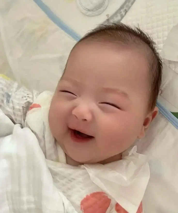 Hình Bé Gái Đáng Yêu - Kho Khoảnh Khắc Ngọt Ngào 38