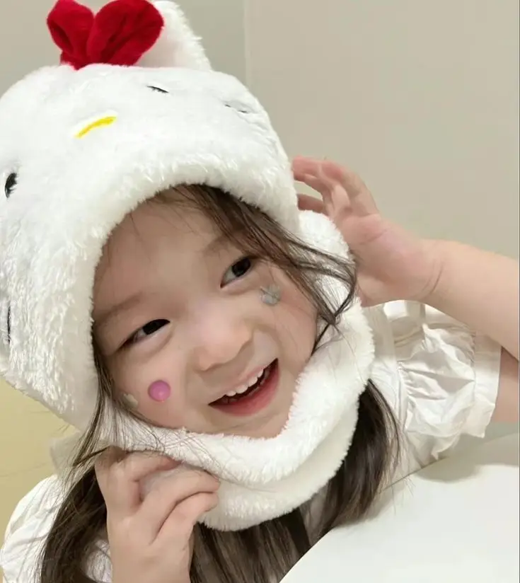 Hình Bé Gái Đáng Yêu - Kho Khoảnh Khắc Ngọt Ngào 40