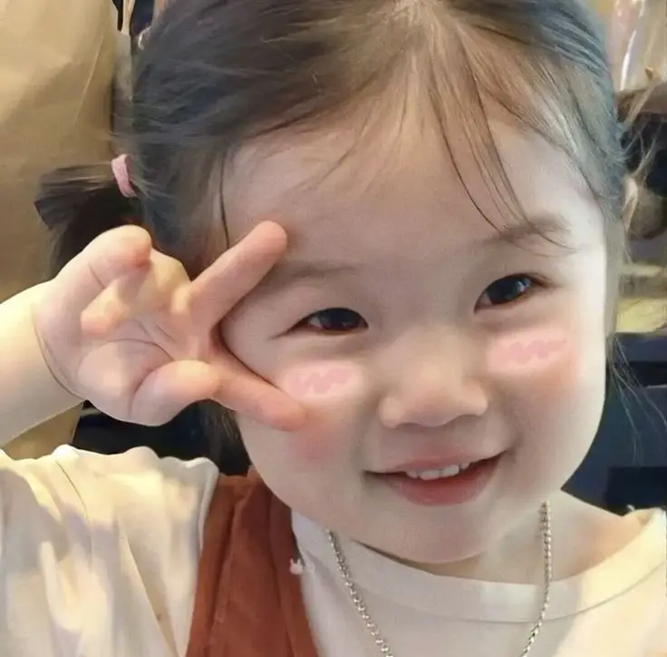 Hình Em Bé Gái Dễ Thương - Nụ Cười Tỏa Nắng 3