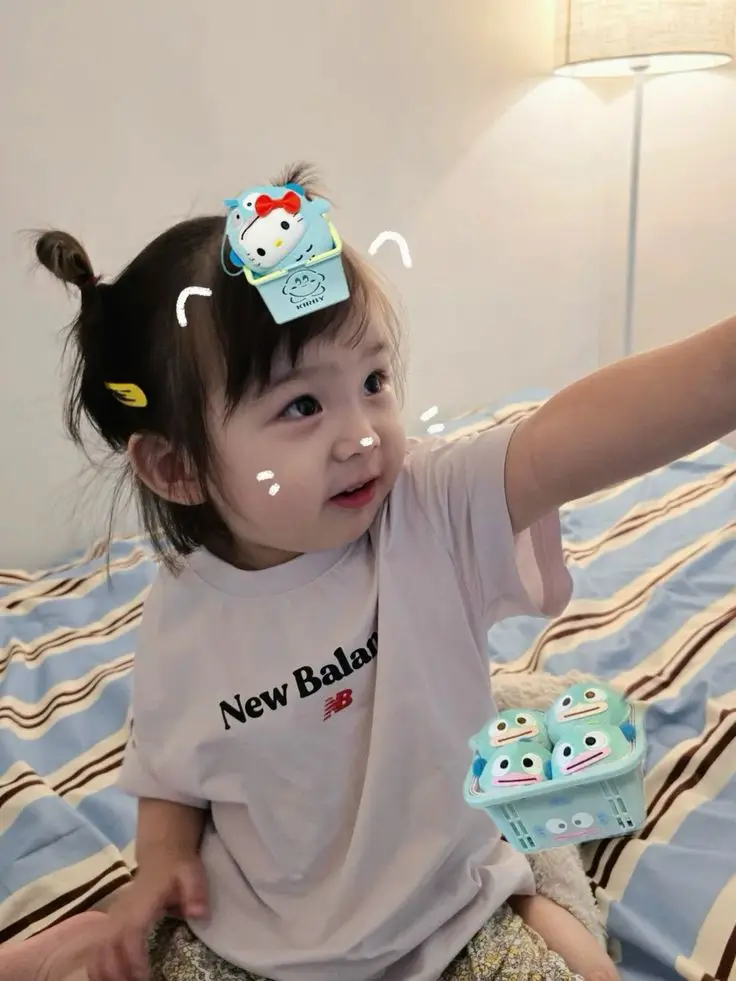 Hình Em Bé Gái Dễ Thương - Nụ Cười Tỏa Nắng 50