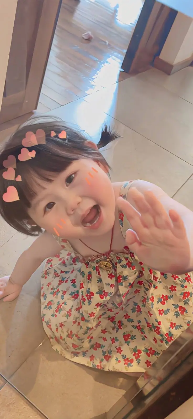 Hình Em Bé Gái Dễ Thương - Nụ Cười Tỏa Nắng 52