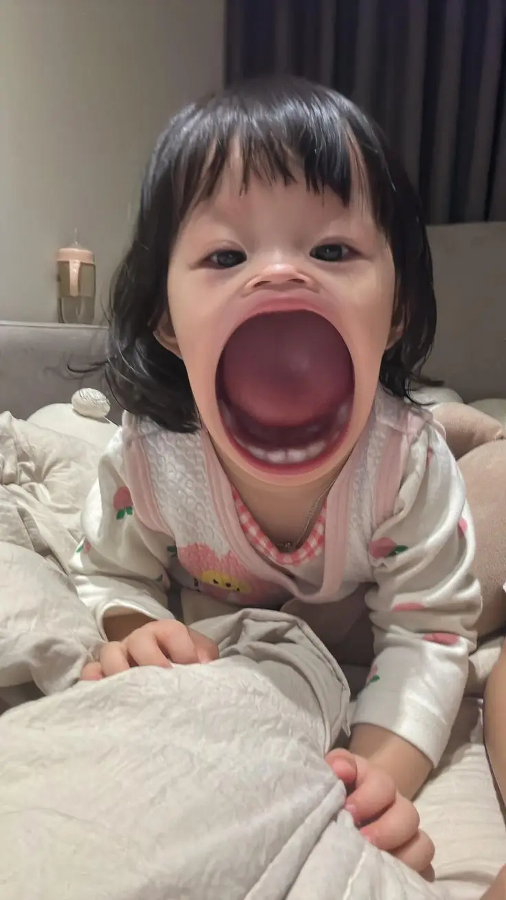 Hình Em Bé Gái Dễ Thương - Nụ Cười Tỏa Nắng 69