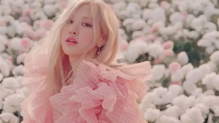 Hình nền máy tính Rose Blackpink đẹp và ấn tượng 2