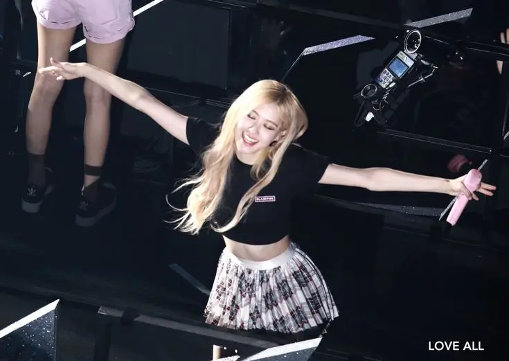 Hình nền máy tính Rose Blackpink đẹp và ấn tượng 33