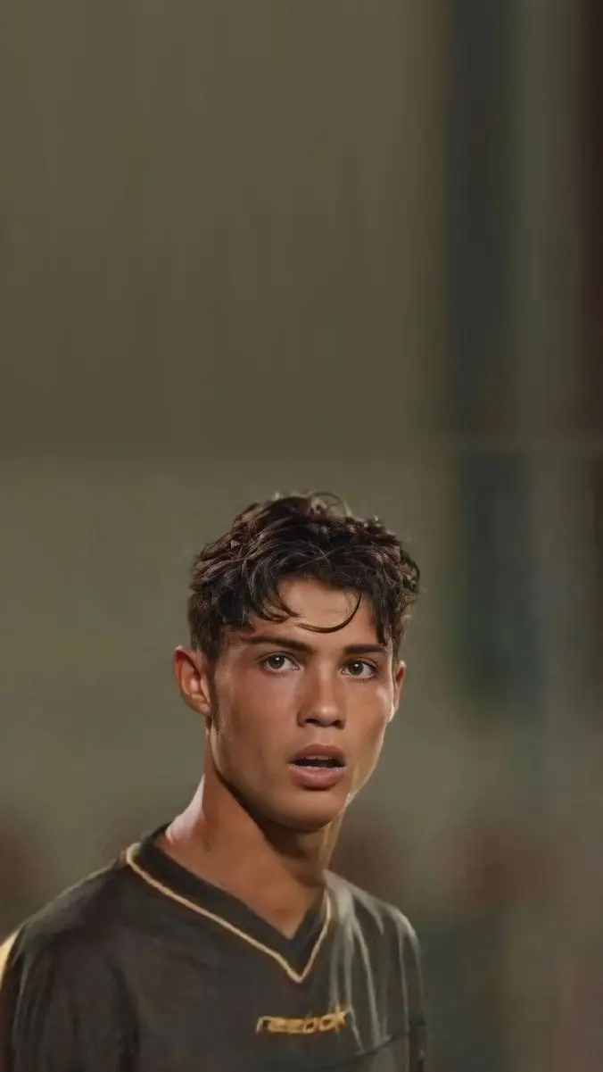 Hình nền Ronaldo đẹp nhất cho những người yêu bóng đá 3