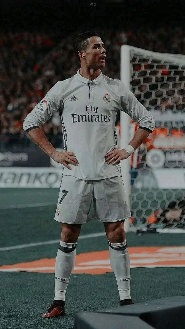 Hình nền Ronaldo đẹp nhất cho những người yêu bóng đá 11