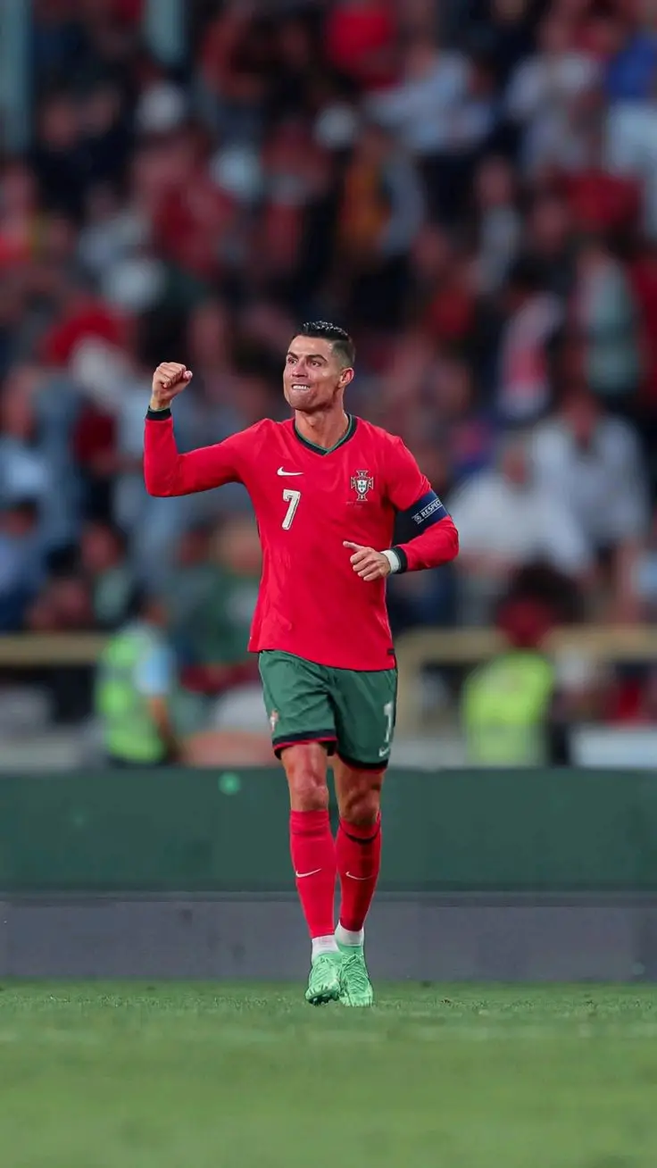 Hình nền Ronaldo đẹp nhất cho những người yêu bóng đá 30