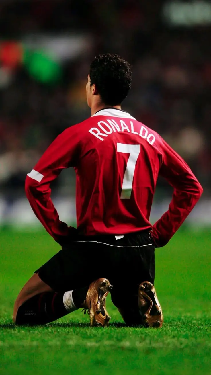 Hình nền Ronaldo MU 4K - Niềm đam mê bóng đá mãnh liệt 10