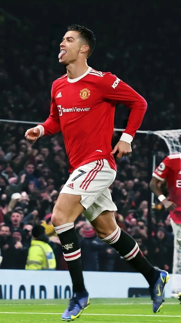 Hình nền Ronaldo MU 4K - Niềm đam mê bóng đá mãnh liệt 16