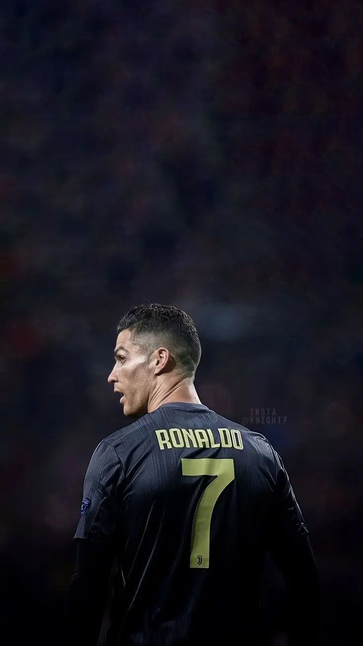 Hình nền Ronaldo MU 4K - Niềm đam mê bóng đá mãnh liệt 28