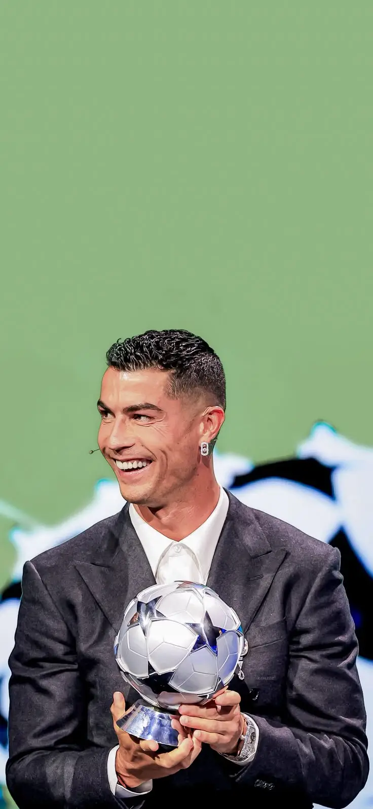 Hình nền Ronaldo MU 4K - Niềm đam mê bóng đá mãnh liệt 33