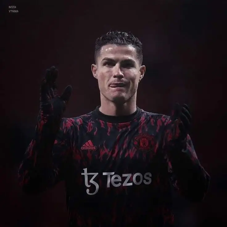 Hình nền Ronaldo MU 4K - Niềm đam mê bóng đá mãnh liệt 37