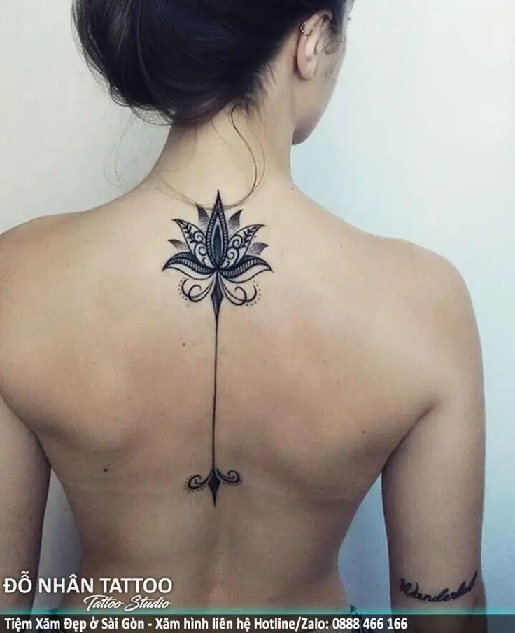 Hình Xăm Chữ Dọc Sống Lưng Nữ: Một Tuyệt Tác Nghệ Thuật Đầy Ý Nghĩa