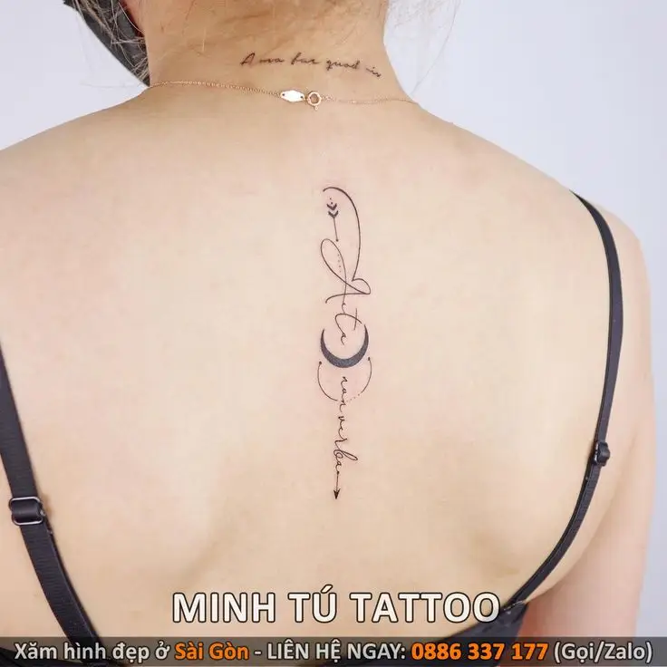 Hình Xăm Chữ Dọc Sống Lưng Nữ: Một Tuyệt Tác Nghệ Thuật Đầy Ý Nghĩa 44