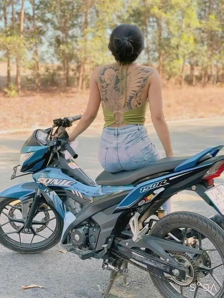 Hình Xăm Cô Gái Mạnh Mẽ - Ngọn Lửa Quyền Lực Và Độc Lập 1