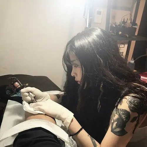 Hình Xăm Cô Gái Mạnh Mẽ - Ngọn Lửa Quyền Lực Và Độc Lập 33