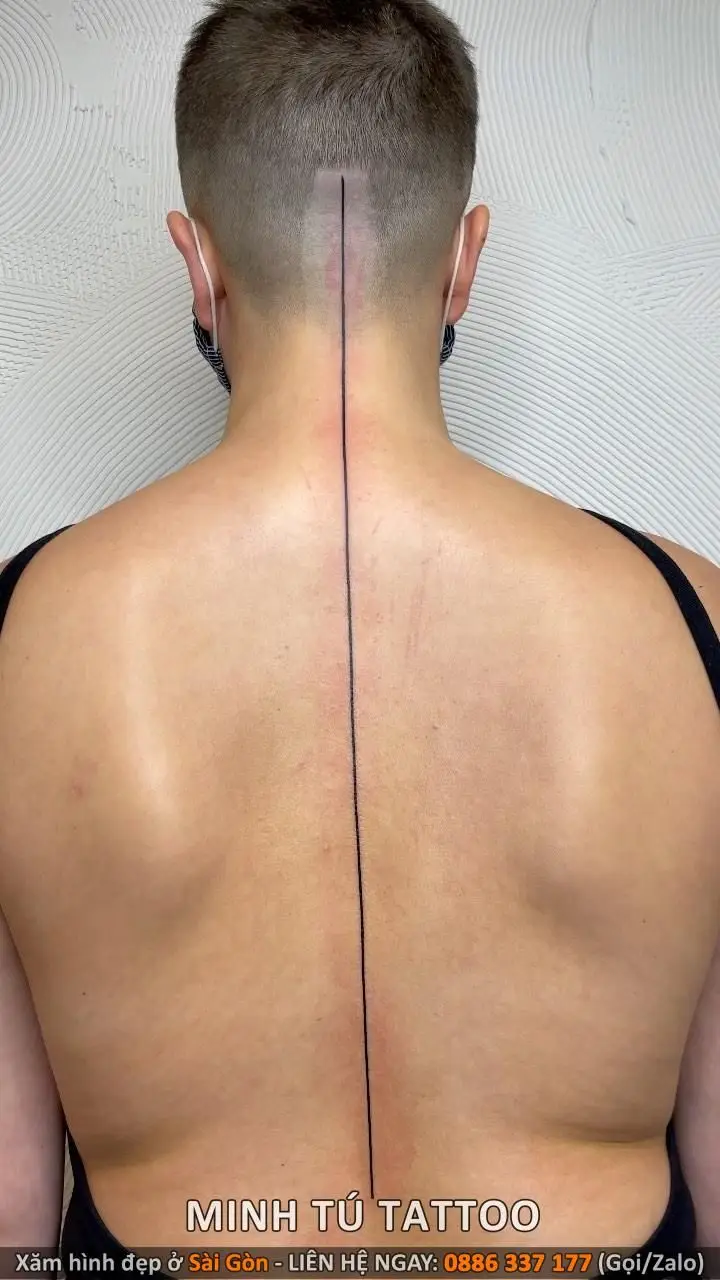 Hình Xăm Dọc Sống Lưng Nữ - Ý Nghĩa Về Sự Quyến Rũ và Mạnh Mẽ 7