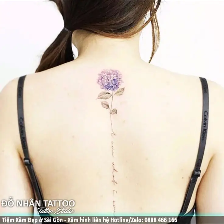 Hình Xăm Dọc Sống Lưng Nữ - Ý Nghĩa Về Sự Quyến Rũ và Mạnh Mẽ 26