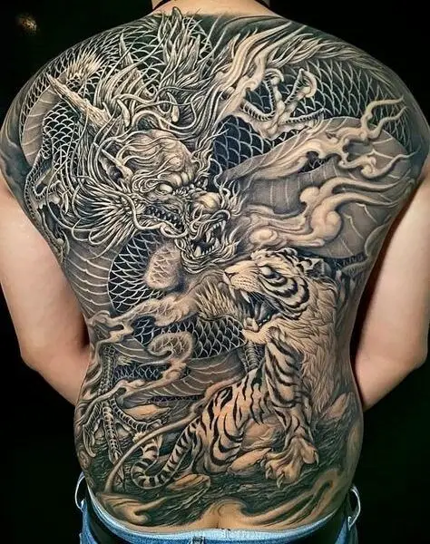 Tham khảo hình xăm full bụng nam ấn tượng 55