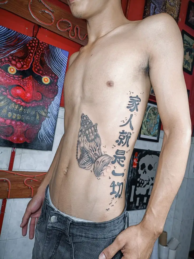 Hình Xăm Gia Đình Là Tất Cả: Lưu Giữ Ký Ức và Yêu Thương 23
