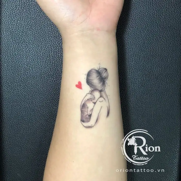 Hình Xăm Gia Đình Là Tất Cả: Lưu Giữ Ký Ức và Yêu Thương 24