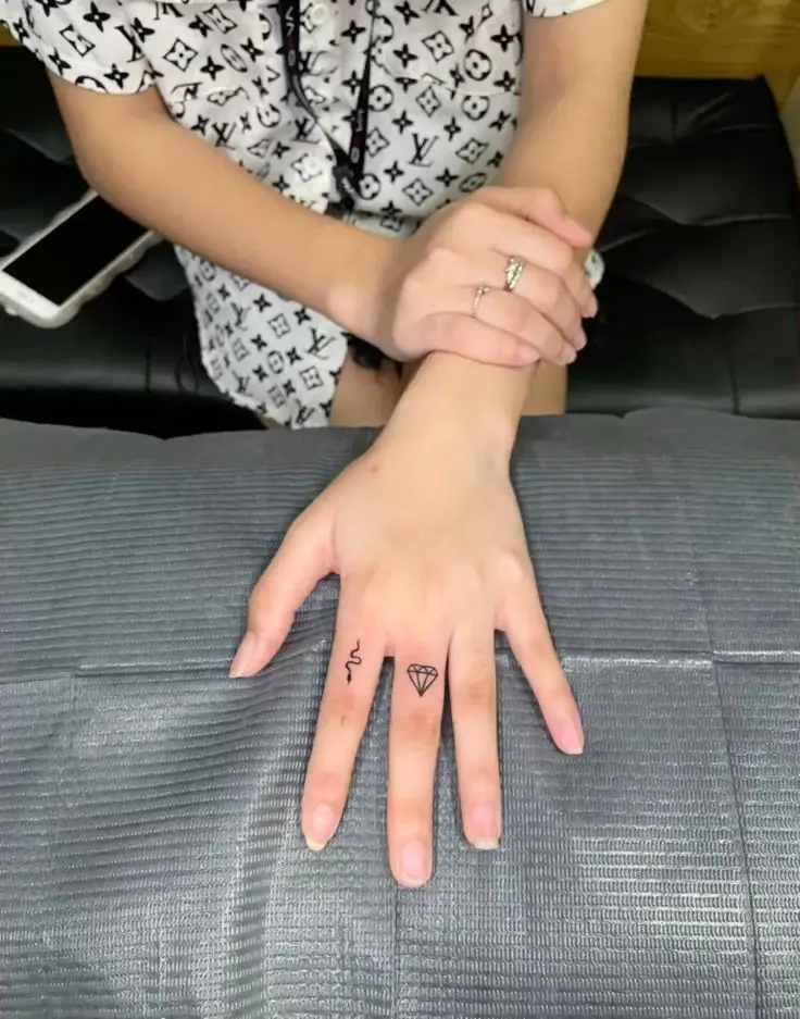 Hình Xăm Hồ Ly Mini Ở Tay - Sự Dễ Thương và Bí Ẩn 53