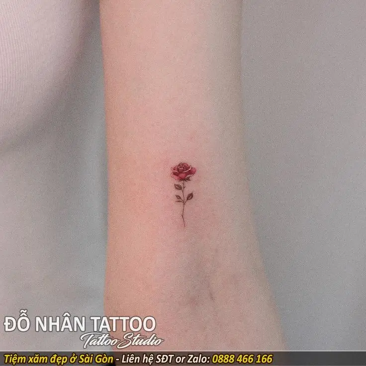 Hình xăm hoa hồng ở tay nam: Từ biểu tượng đến phong cách 30