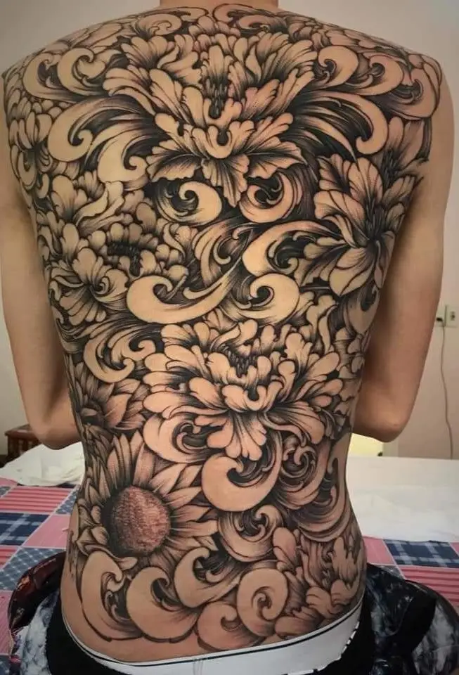 Ý nghĩa hình xăm hoa mẫu đơn trắng đen trong nghệ thuật xăm 19
