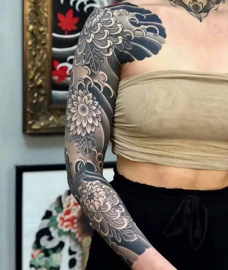 Ý nghĩa hình xăm hoa mẫu đơn trắng đen trong nghệ thuật xăm 25
