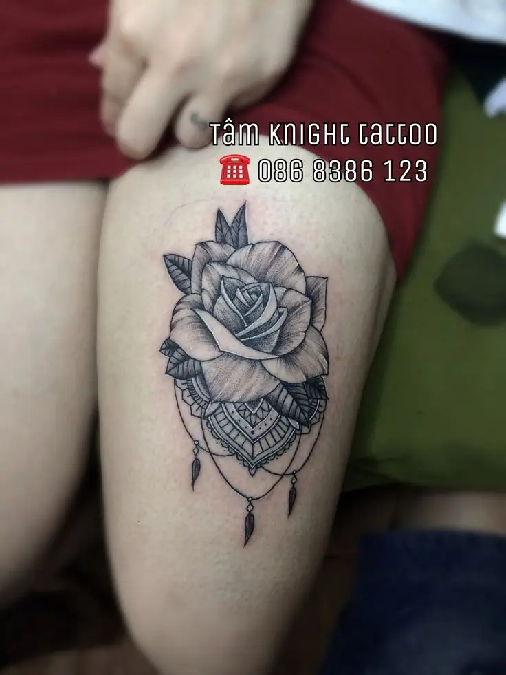 Ý nghĩa hình xăm hoa mẫu đơn trắng đen trong nghệ thuật xăm 48