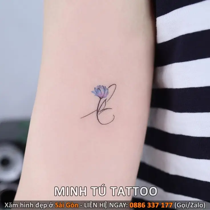 Hình Xăm Mini Ở Bụng Cho Nữ: Phong Cách Nữ Tính và Quyến Rũ 2