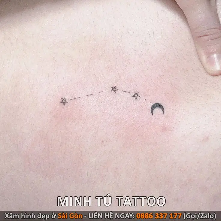 Hình Xăm Mini Ở Bụng Cho Nữ: Phong Cách Nữ Tính và Quyến Rũ 35