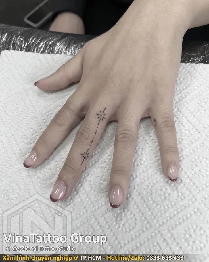 Hình Xăm Mini Ở Ngón Tay - Xu Hướng Hình Xăm Nhỏ Gọn 37