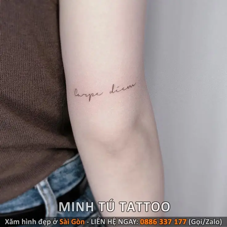 Hình xăm ở bắp tay nữ mini - Sự tinh tế trong từng chi tiết 16