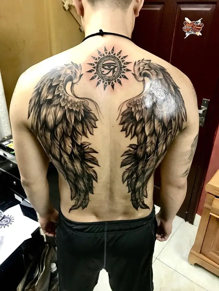 Hình Xăm Đôi Cánh Sau Lưng Cho Nam: Biểu Tượng Của Tự Do 5