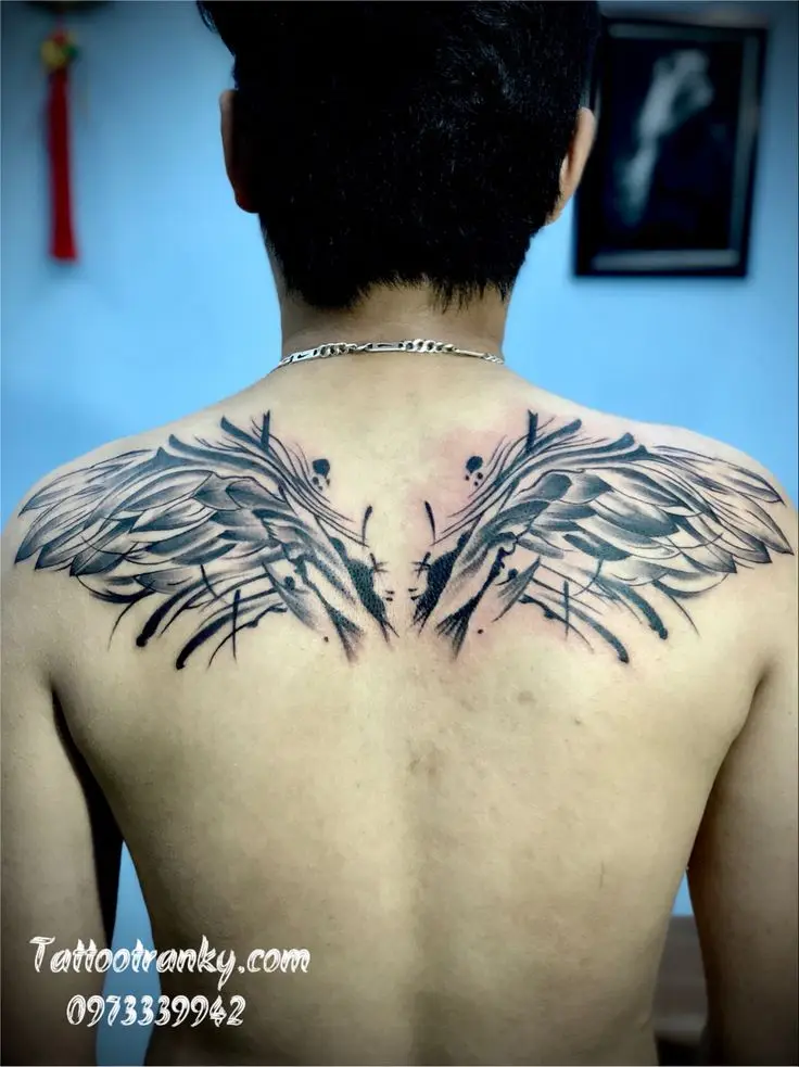 Hình Xăm Đôi Cánh Sau Lưng Cho Nam: Biểu Tượng Của Tự Do 23