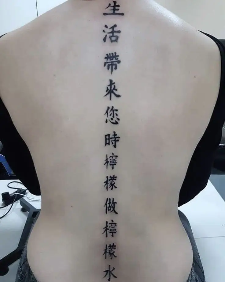 Hình Xăm Sống Lưng Nữ: Tự Tin Khẳng Định Bản Thân Qua Nghệ Thuật 30
