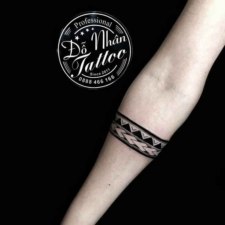 Báo giá và mẫu hình xăm vòng tay đẹp cho bạn 12