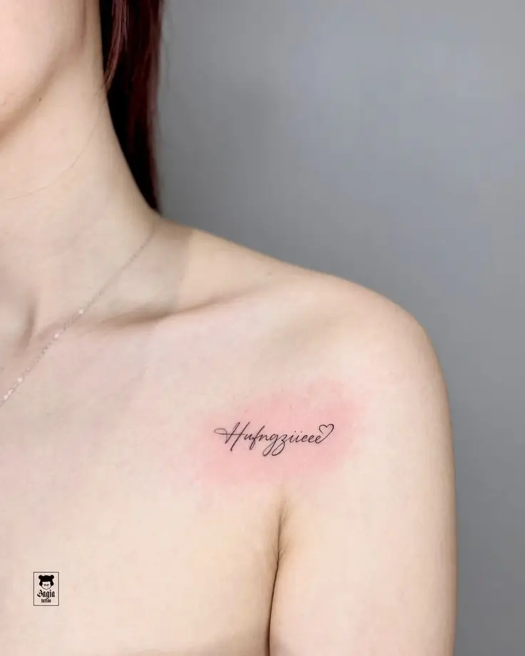 Hình Xăm Xương Quai Xanh: Đẹp và Sang Trọng Qua Các Mẫu Hình Ảnh 12