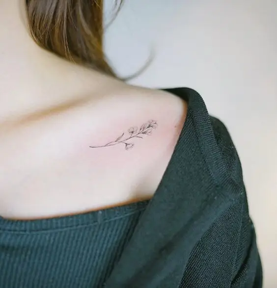 Hình Xăm Xương Quai Xanh: Đẹp và Sang Trọng Qua Các Mẫu Hình Ảnh 13