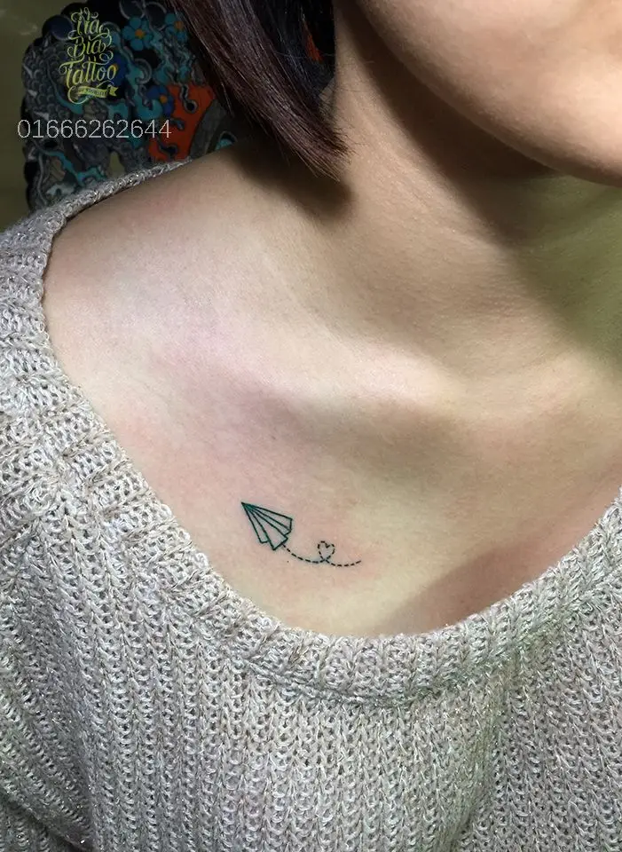 Hình Xăm Xương Quai Xanh: Đẹp và Sang Trọng Qua Các Mẫu Hình Ảnh 39