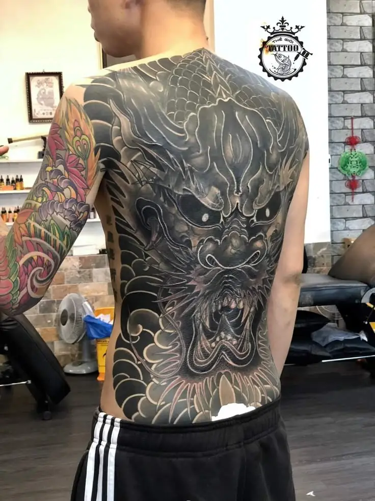 Mẫu Hình Xăm Đầu Rồng Kín Lưng: Thiết Kế Đầy Nghệ Thuật 53